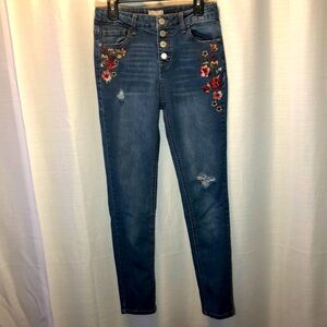 Embroidered Flowers Ripped Jeans (So - brand)